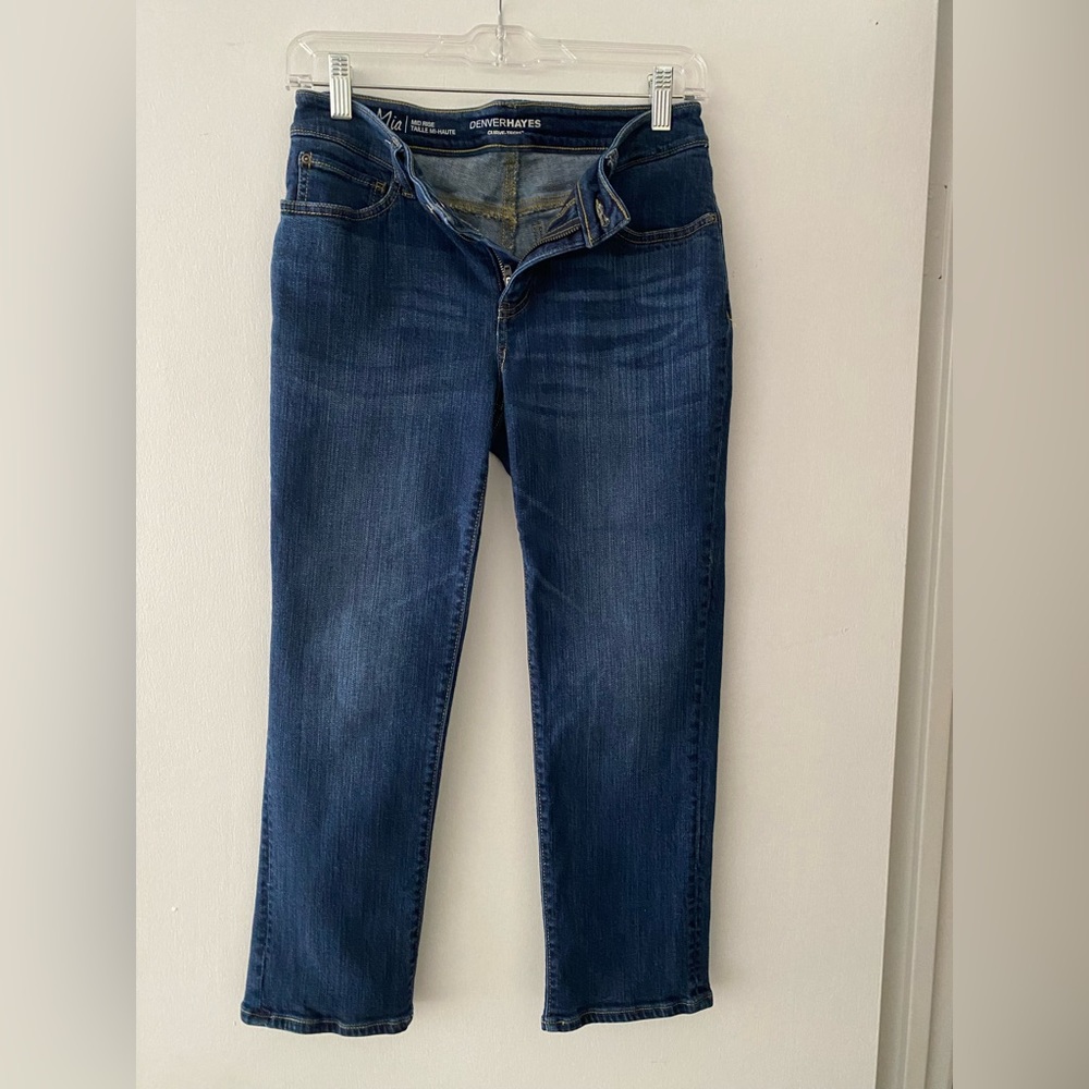 Denver Hayes Mia mid rise, blue jeans. Ankle straight leg. Size 6